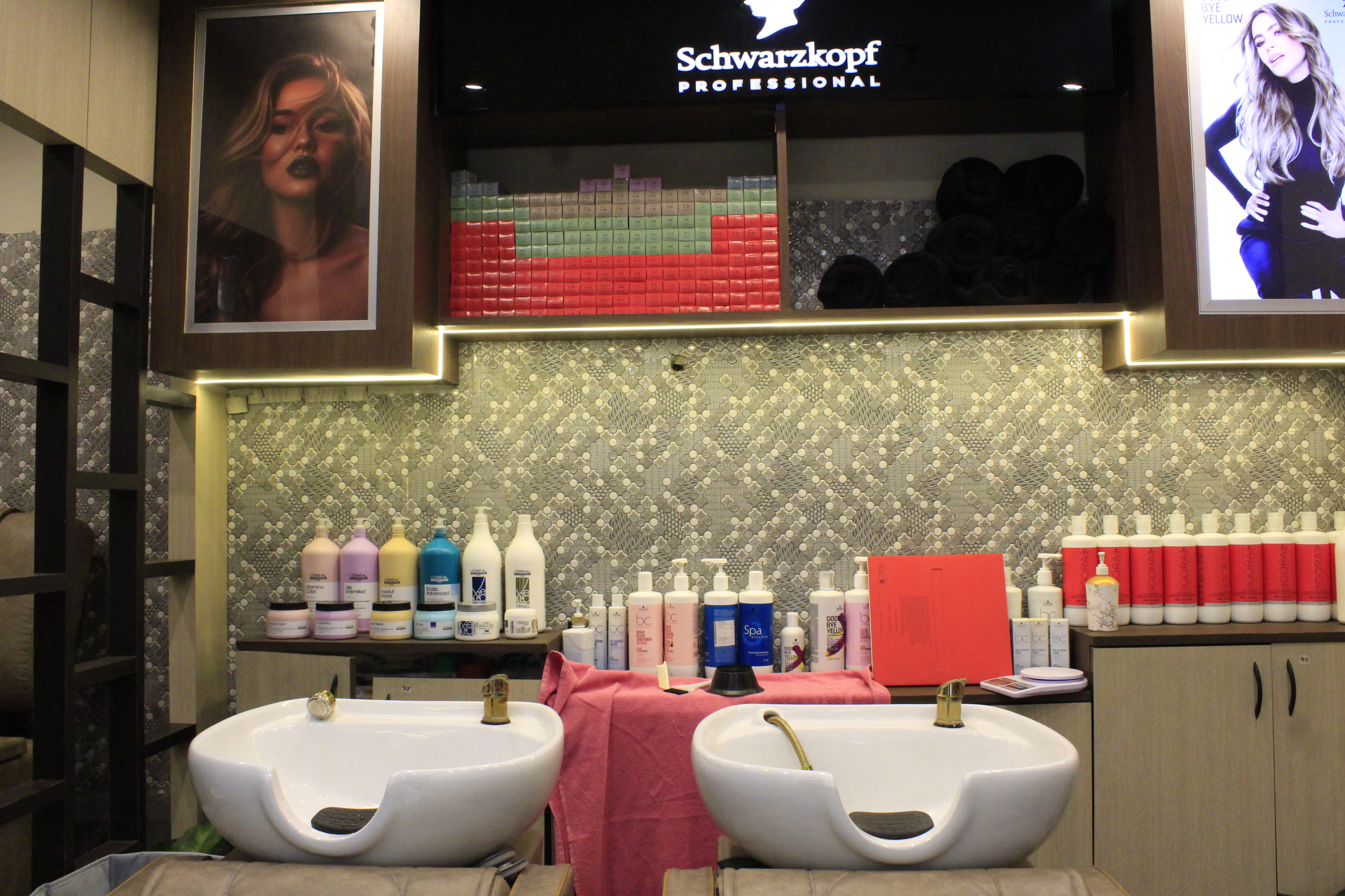 Shampoo and wash zone at Priyansh Family Salon